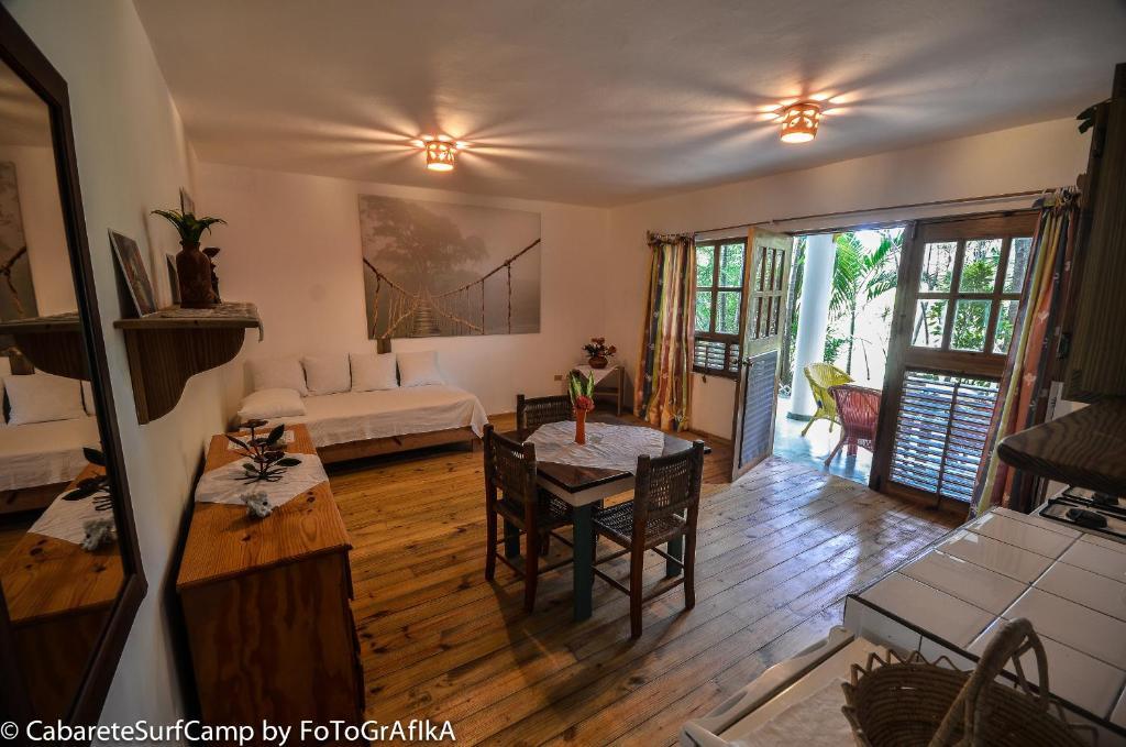 Cabarete Surf Camp Hotel Kültér fotó